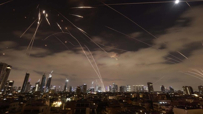 Sirene Menyala di Israel, Serangan Rudal Iran Terdeteksi Israel mengklaim serangan rudal dari Iran sebagian besar berhasil dicegat.