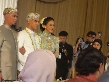img-title Ari Lasso Spill Sikap Tak Biasa Ahmad Dhani ke Maia Estianty di Nikahan Al Ghazali