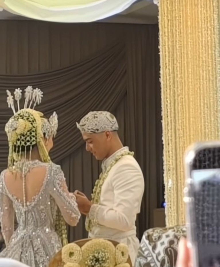 Pernikahan Al Ghazali dan Alyssa Daguise Pernikahan Al Ghazali dan Alyssa Daguise