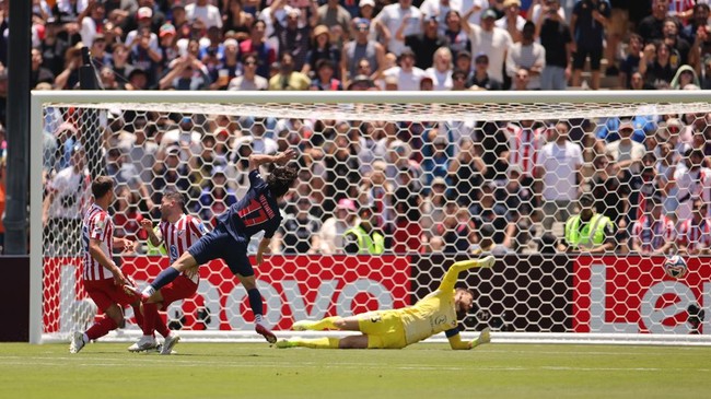 Paris Saint-Germain berhasil mengalahkan Atletico Madrid dengan skor telak 4-0 dalam laga FIFA Club World Cup di Pasadena, Senin (16/6) dini hari WIB.