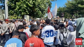 Ratusan Warga Eks Timtim Demo di Kantor Gubernur NTT