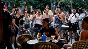 FOTO: Ribuan Warga Lokal Spanyol Serbu Turis, Protes Overtourism