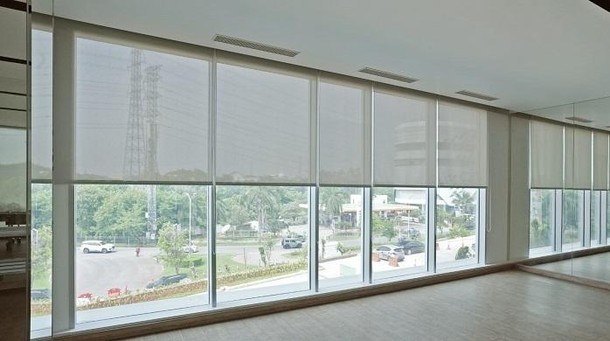 Tagihan Listrik Naik & Cuaca Ekstrem, Tirai Solar Screen Solusi Hemat Energi!