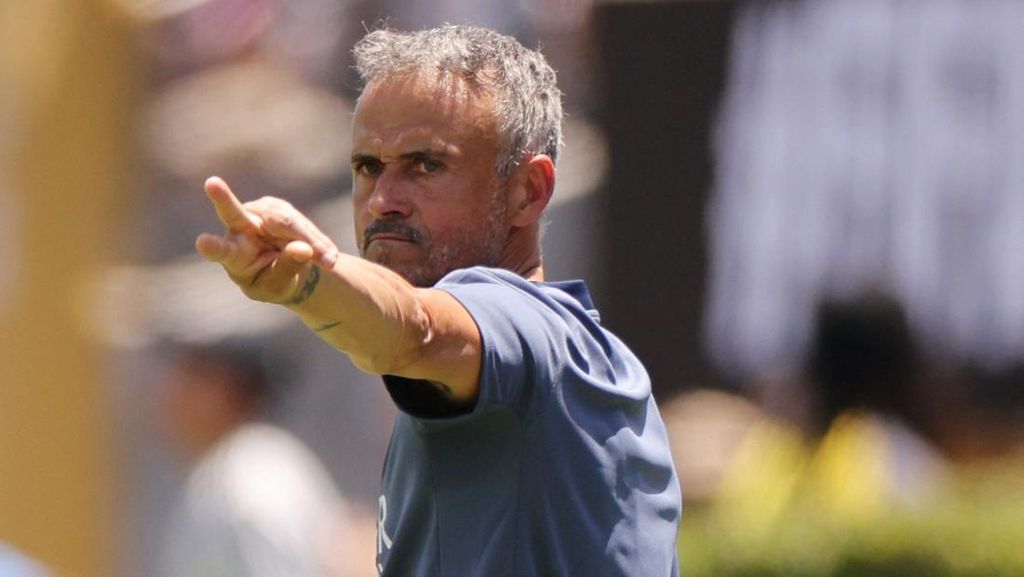 Reaksi Luis Enrique Saat Dikaitkan dengan MU