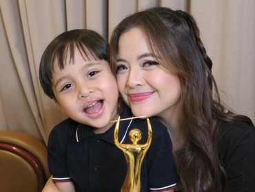 img-title Anak Sulung Hobi Main & Koleksi Kipas, Tasya Kamila: Kata Psikolog...