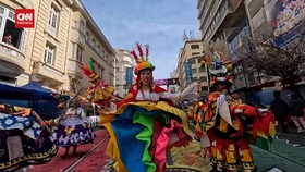 VIDEO: Bolivia Gelar Festival Gran Poder di Tengah Krisis Ekonomi