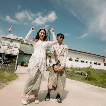 Yono Bakrie Ungkap Alasan Nikahi Vini Caroline Hanya di KUA Tanpa Resepsi