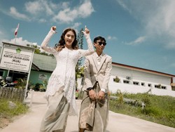 Yono Bakrie Ungkap Alasan Nikahi Vini Caroline Hanya di KUA Tanpa Resepsi