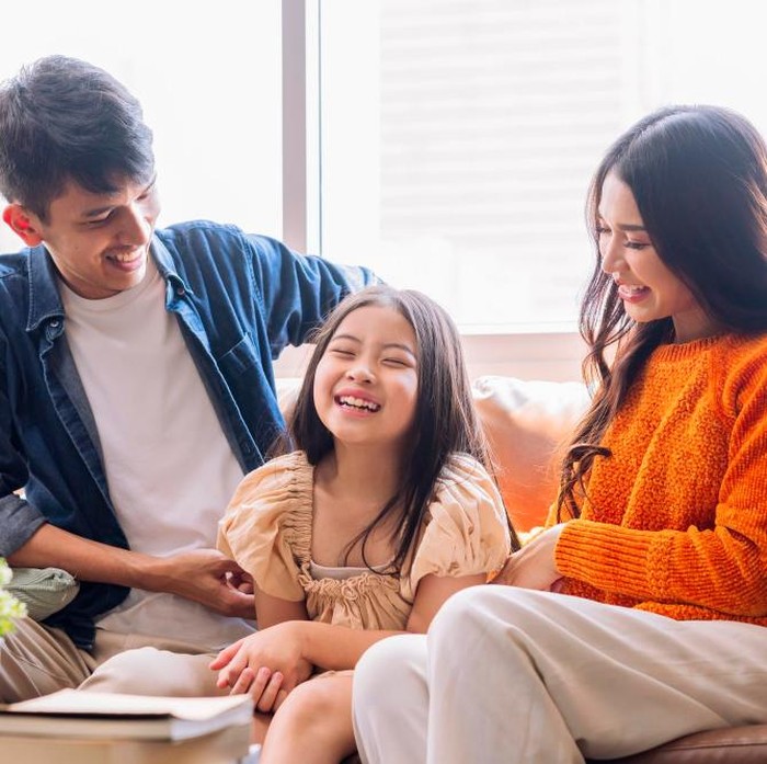 Saat anak merasa frustrasi atau kesulitan, salah satu reaksi alami orang tua bisa seperti turun tangan langsung dan memperbaiki keadaan. Namun, agar anak bisa bermental kuat, mereka harus mempelajari keterampilan memecahkan masalah.