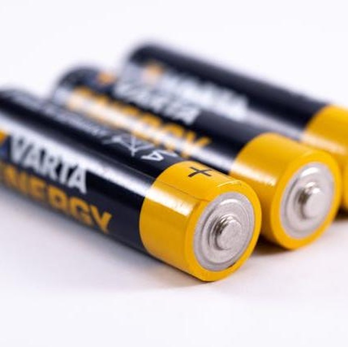 Apabila baterai disimpan di dalam mobil maka dapat mengakibatkan hilangnya kapasitas dan juga menyebabkan kebocoran yang bisa memicu ledakan.