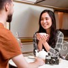 5 Tanda Bahasa Tubuh Perempuan saat Menyukai Seseorang