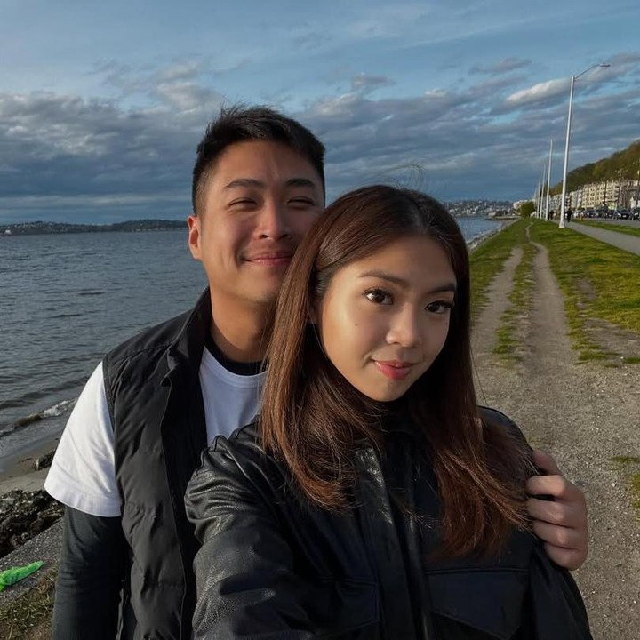 <p>Clarissa dan Anthony juga sempat menjalani babymoon ke Chong Qing beberapa waktu lalu. "Perjalanan kita beberapa tahun lagi tentu akan sedikit repot, tapi yang pasti akan penuh kebahagiaan. Aku sangat senang bisa hidup berdua denganmu, atau nanti bertiga bahkan lebih!" tulisnya di caption. Foto: Instagram @clarissatanoe</p>
