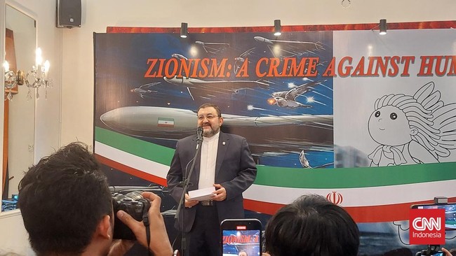 Duta Besar Iran untuk Indonesia Mohammad Boroujerdi menanggapi perintah Presiden Amerika Serikat Donald Trump agar warga di ibu kota Teheran segera evakuasi.