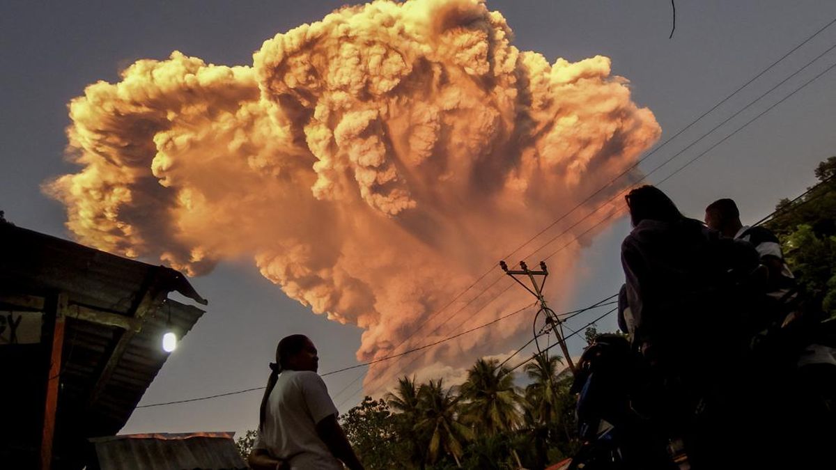 Radius Bahaya Gunung Lewotobi Laki-laki Diperluas