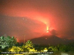 Gunung Lewotobi Meletus Lagi Malam Ini, Ratusan Warga Mengungsi