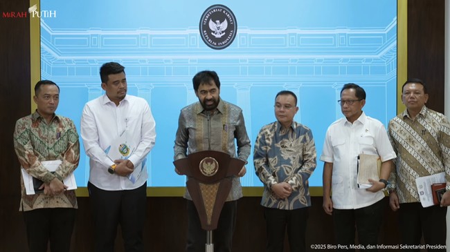 Secepat Mungkin Bendera Aceh Boleh Berkibar Saat berada di Istana Presiden, Gubernur Aceh Muzakir Manaf menyatakan bendera bulan bintang atau bendera Aceh akan segera diizinkan berkibar.