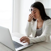 Harus Kerja di Depan Layar Seharian? Ini 7 Cara Lindungi Kesehatan Mata