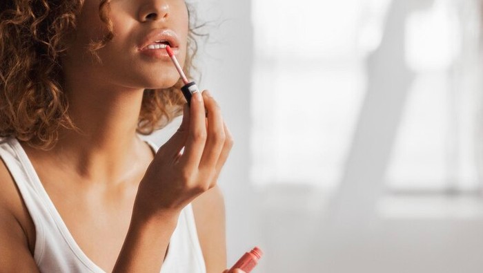 Ini Beda Lip Oil, Lip Gloss, dan Lip Tint, Jangan Sampai Salah Pilih!