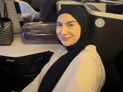 Terpopuler: Potret Irish Bella & Suami Pulang Ibadah Haji