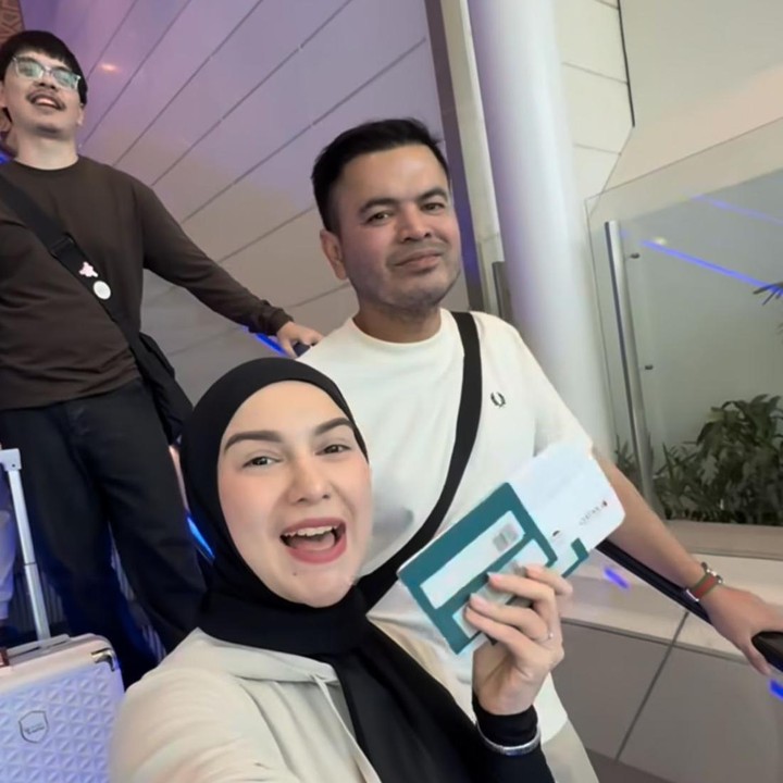 <p>Tak hanya itu, ia pun bersyukur atas segala nikmat dan kesempatan yang diberikan Allah SWT untuk menjalani ibadah haji tahun ini. “Terima kasih ya Allah atas nikmat & segala kelancaran yg telah Engkau berikann.. Rasa syukur tak henti hamba ucapkan atas segala nikmat-Mu,” ujarnya. (Foto: Instagram@_irishbella_)</p>
