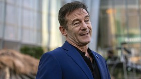 Jason Isaacs Bongkar Bayaran di The White Lotus 3: Sangat Rendah