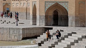 FOTO: Mengagumi Arsitektur Jembatan Khaju di Isfahan Iran