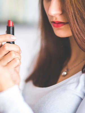 BeauPicks: 5 Rekomendasi Lip Product dengan Warna Gelap untuk Tampil Glamor