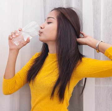 Rutin Minum Air Putih yang Cukup Setiap Hari, Rasakan 7 Perubahan Ini pada Tubuh