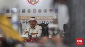 Gubernur Jawa Barat Dedi Mulyadi hadir dalam Forum Kerja Sama Daerah Mitra Praja Utama (FKD-MPU) di Jakarta, Selasa, 17 Jumi 2025. (CNN Indonesia/Adhi Wicaksono)