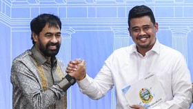 Kata-kata Mualem & Bobby Nasution Usai 4 Pulau Balik ke Pangkuan Aceh