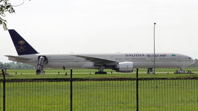 Polda Sumut menyatakan tak ditemukan bom di pesawat Saudia Airlines yang mendarat darurat di Bandara Kualanamu.