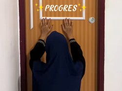 Viral Wanita Renovasi Pintu Kamar Mandi Jadul, Hasilnya Estetis Bikin Takjub