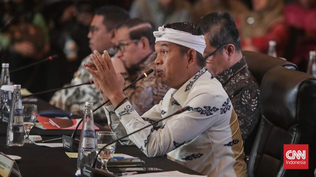 Dedi Mulyadi mengaku butuh Rp8 triliun untuk membebaskan bangunan di daerah aliran sungai Jawa Barat yang jadi sebab banjir Jakarta-Bekasi.