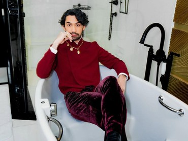 img-title Reza Rahadian Ngaku Pernah Tak Sengaja Minum Urine Sendiri, Kok Bisa?