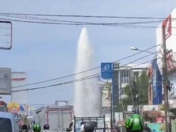 Video: Air Menyembur Tinggi dari Pipa SPAM di Jatiwaringin Bekasi