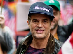 Video: Mark Ruffalo Hulk Demo ke Donald Trump: No Kings Rule!