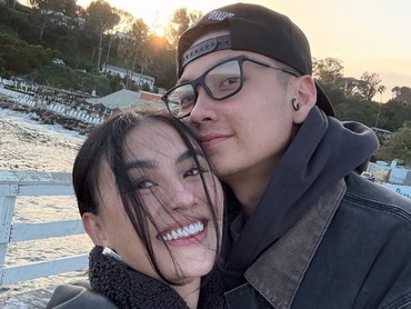 img-title Syuting di Amerika, Agnez Mo Bahagia Ditemani Kekasih