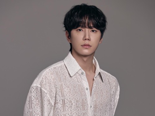 Lee Jun Young Minta Maaf Salah Ambil Piala di Blue Dragon Awards