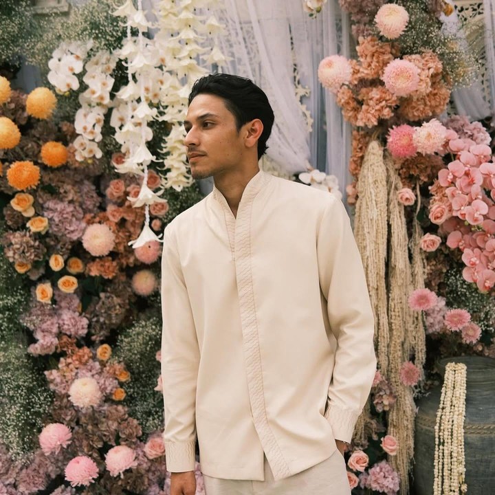 <p>Namun, tak sedikit juga netizen yang salah fokus dengan paras tampan sang adik. “Salfok ke adik sama bapaknya alyssa, cakep bgt kalian berdua,” tulis akun <em>@ssuukk****. “</em>Ganteng banget,” tulis akun <em>@daraa****.</em> “Brother nya juga ganteng lagi,” tulis akun <em>@briana_wi****. </em>(Foto: Instagram@andhikadaguise)</p>
