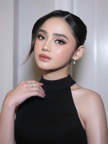 5 Seleb Berbalut Outfit Hitam nan Elegan di Resepsi Al Ghazali dan Alyssa Daguise