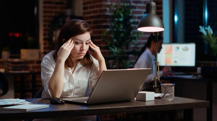img-title 5 Ciri-Ciri Seorang Workaholic hingga Dampaknya untuk Fisik dan Mental, Cek Termasuk Kamu?