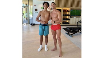 Kabar Sport CNN Terbaru : Alasan Jenius Ronaldo di Balik Cat Kuku Jempol Kaki