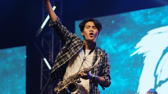 Isu Bakal Jadi Pengganti Teuku Ryan, 7 Potret Evan WMD Gandeng Tangan Ria Ricis