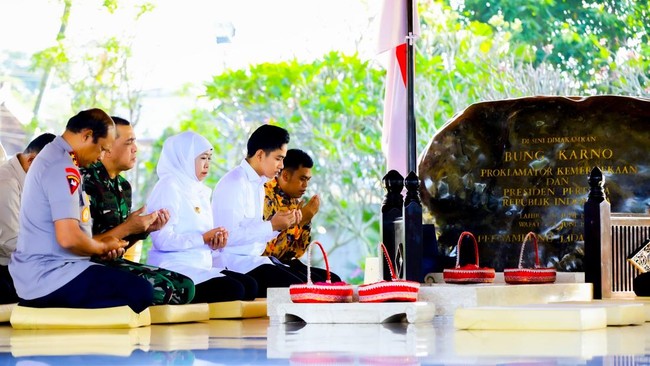 PDIP Respons Gibran Ziarahi Makam Bung Karno di Blitar Politikus PDIP merespons Wakil Presiden Gibran ke makam Bung Karno sekaligus menyindir Jokowi.