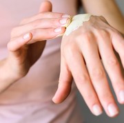 6 Cara Mengatasi Kulit Melepuh Akibat Terkena Setrika Panas