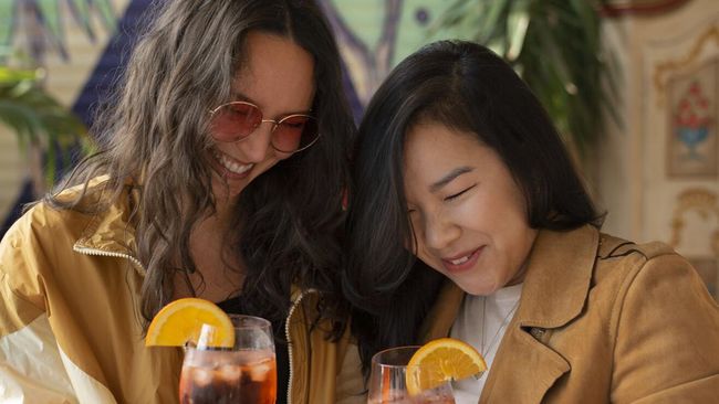 Tanpa Bicara, 6 Bahasa Tubuh Bisa Menunjukkan Kamu Orang yang Ramah