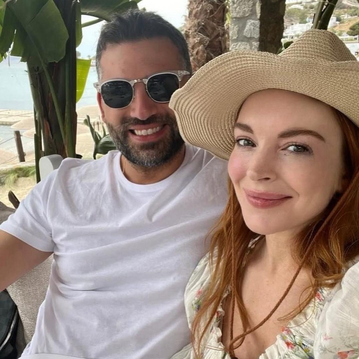 <p>Melalui unggahannya, Lindsay Lohan juga menuliskan ucapan manis untuk sang suami yang berulang tahun ke-38 tahun. "Selamat Ulang Tahun untuk cinta dalam hidupku. Kamu adalah putra yang luar biasa, suami yang berbakti, dan ayah yang paling menakjubkan. Melihatmu bersama kami adalah hadiah yang paling luar biasa. Kamu membuat kami merasa aman, disayangi, dan dicintai. Setiap hari di sampingmu adalah berkah dan aku sangat beruntung bisa menjalani hidup bersamamu. Aku mencintaimu selalu," tulisnya. (Foto: Instagram @lindsaylohan)</p>