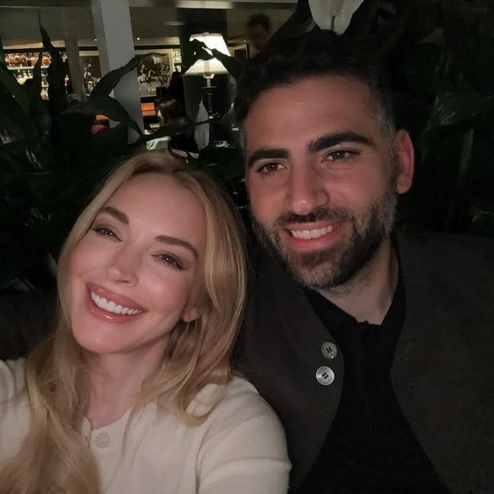 <p>Sejak menikah, Lindsay Lohan cukup terbuka dengan hubungannya dengan sang suami. Ia beberapa kali mem-posting foto bersama Bader Shammas. Perempuan 38 tahun ini juga kerap menuliskan pesan manis untuk sang suami di hari spesial, seperti hari ulang tahun dan Hari Valentine. (Foto: Instagram @lindsaylohan)</p>