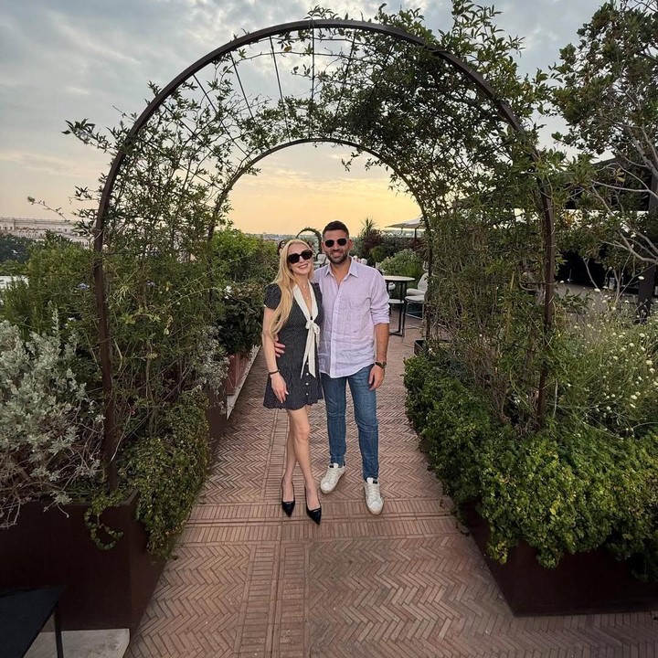 <p>Baru-baru ini, Lindsay Lohan membagikan potret mesra bersama suaminya yang baru berulang tahun, Bunda. Dalam foto ini, Lindsay Lohan dan suami tampak sedang menjalani <em>quality time</em> bersama. (Foto: Instagram @lindsaylohan)</p>
