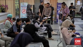 Pemerintah terus mengejar masyarakat yang tidak taat membayar pajak kendaraan tahunan dan lima tahunan (CNN Indonesia/Adhi Wicaksono)